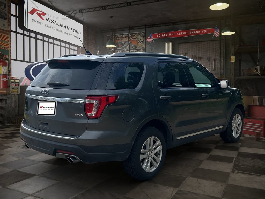 Used 2018 Ford Explorer XLT w/ Equipment Group 202A AWD/4WD image 6