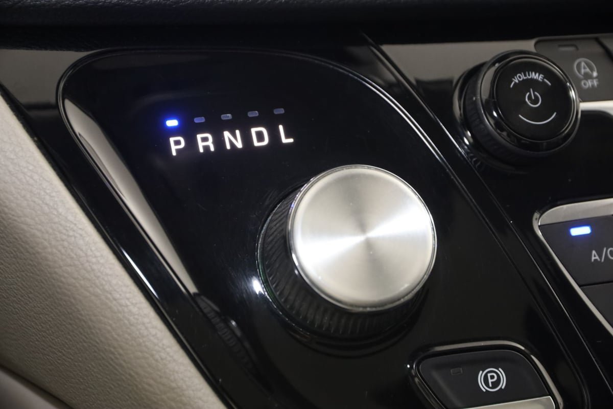 Used 2021 Chrysler Pacifica Limited AWD/4WD image 7