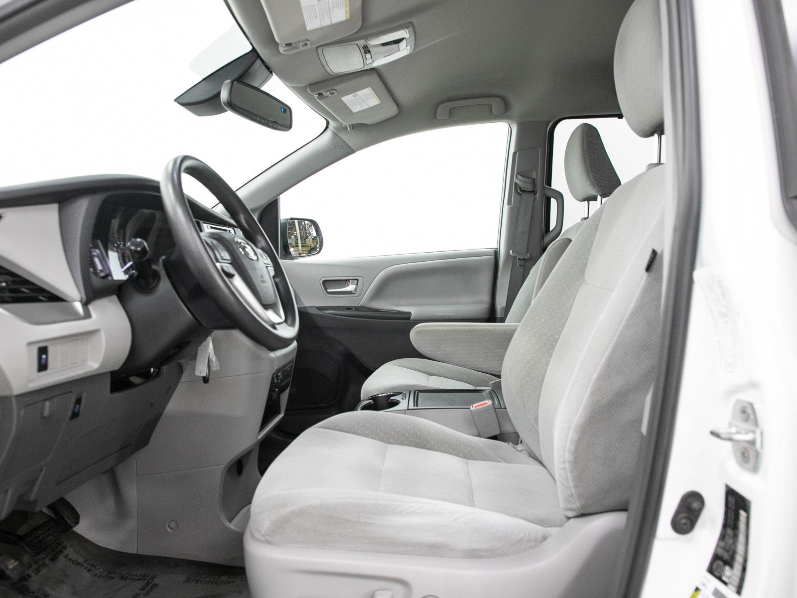 Used 2018 Toyota Sienna LE AWD/4WD image 22