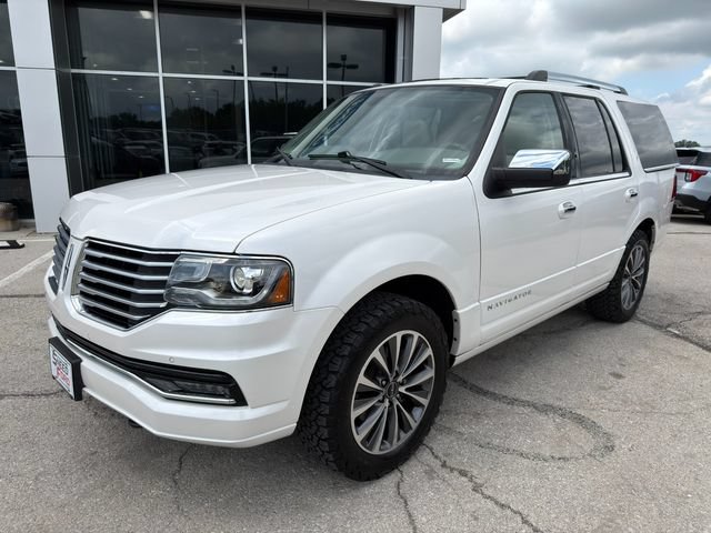 Used 2017 Lincoln Navigator Select AWD/4WD image 3