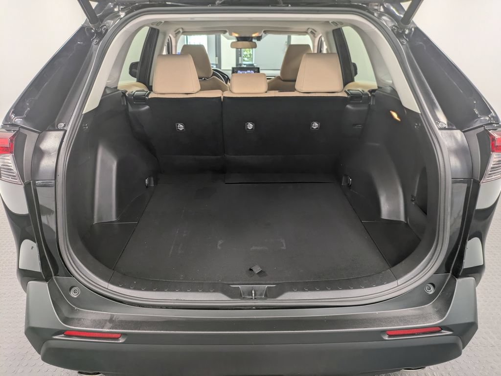 Used 2020 Toyota RAV4 XLE w/ Convenience Package AWD/4WD image 25