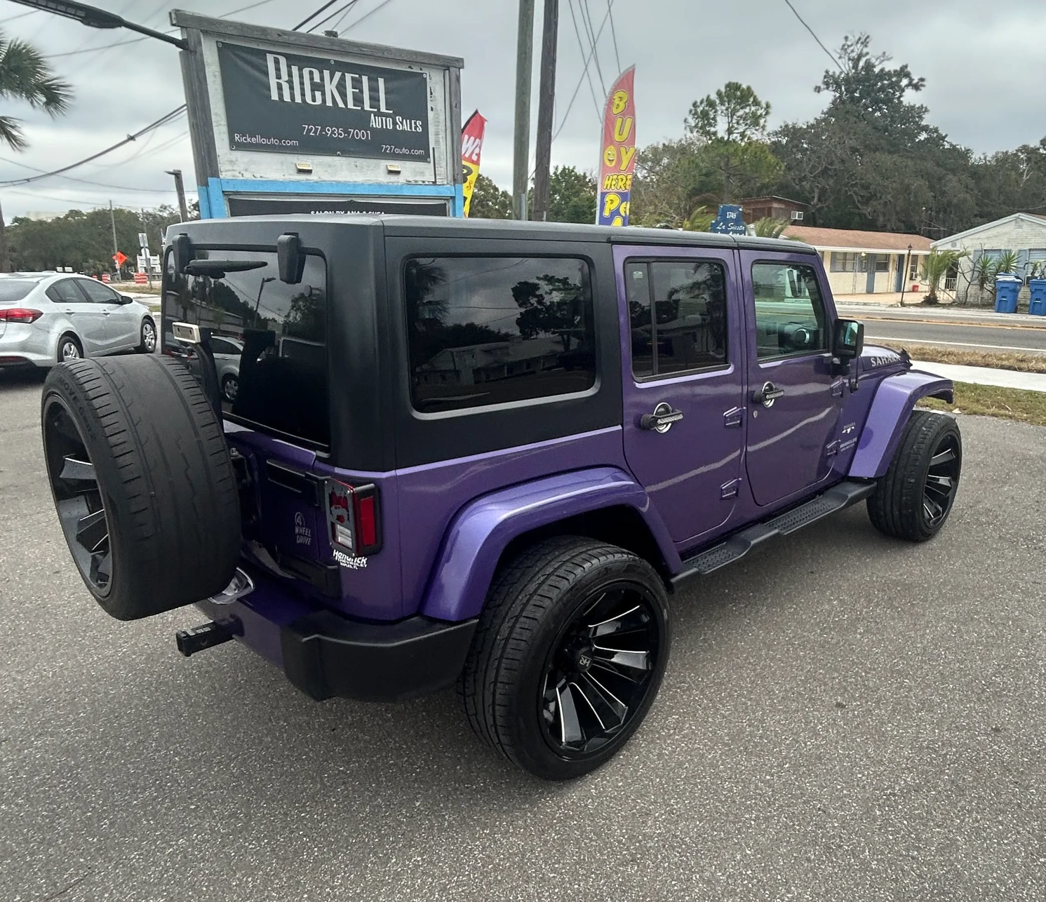 Used 2017 Jeep Wrangler Unlimited Sahara AWD/4WD image 3