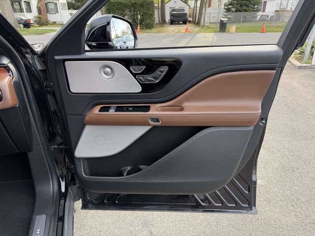 Used 2020 Lincoln Aviator Reserve w/ Equipment Group 202A AWD/4WD image 13