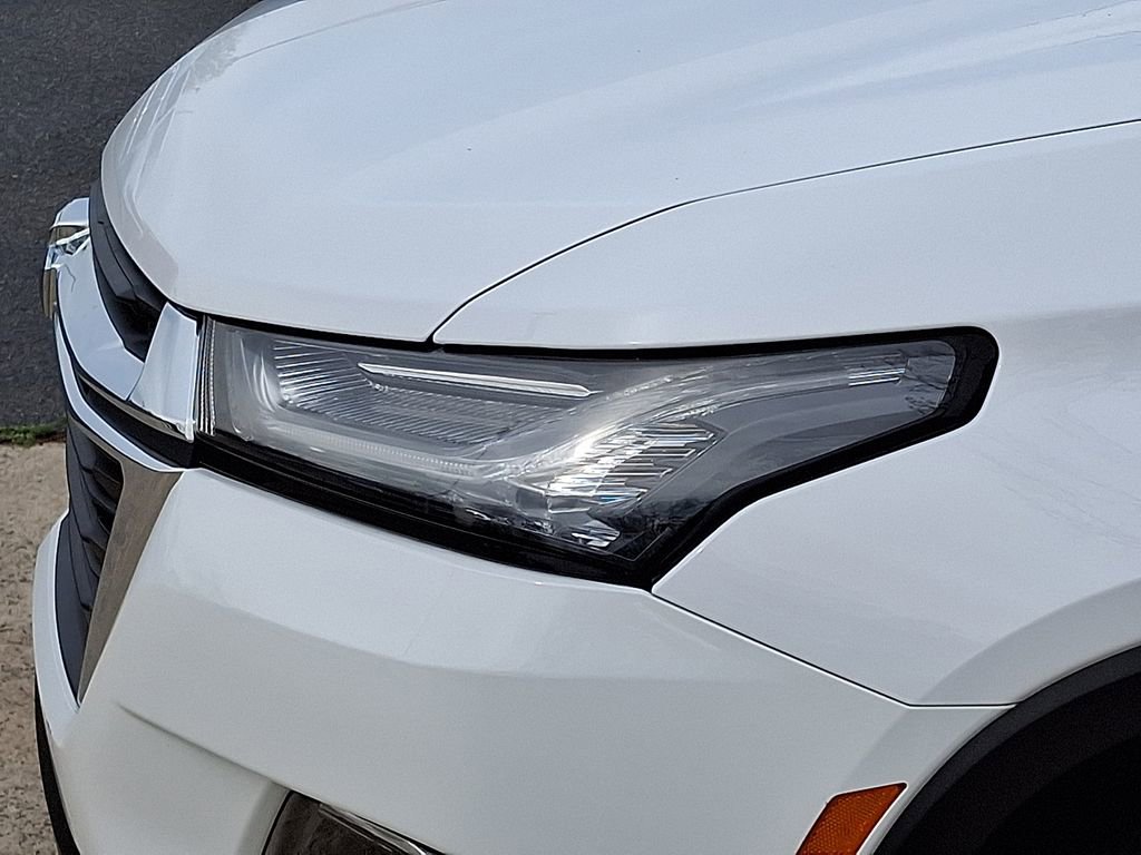 Used 2023 Chevrolet Traverse LS w/ Safety Package FWD image 29