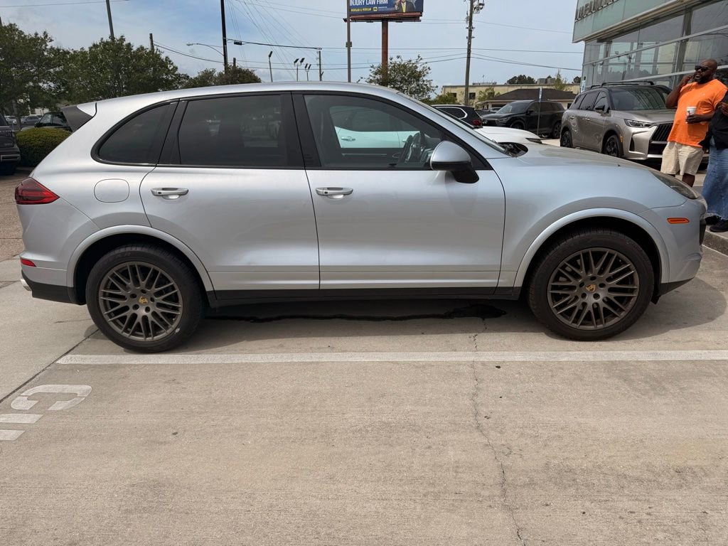 Used 2018 Porsche Cayenne Platinum Edition image 2