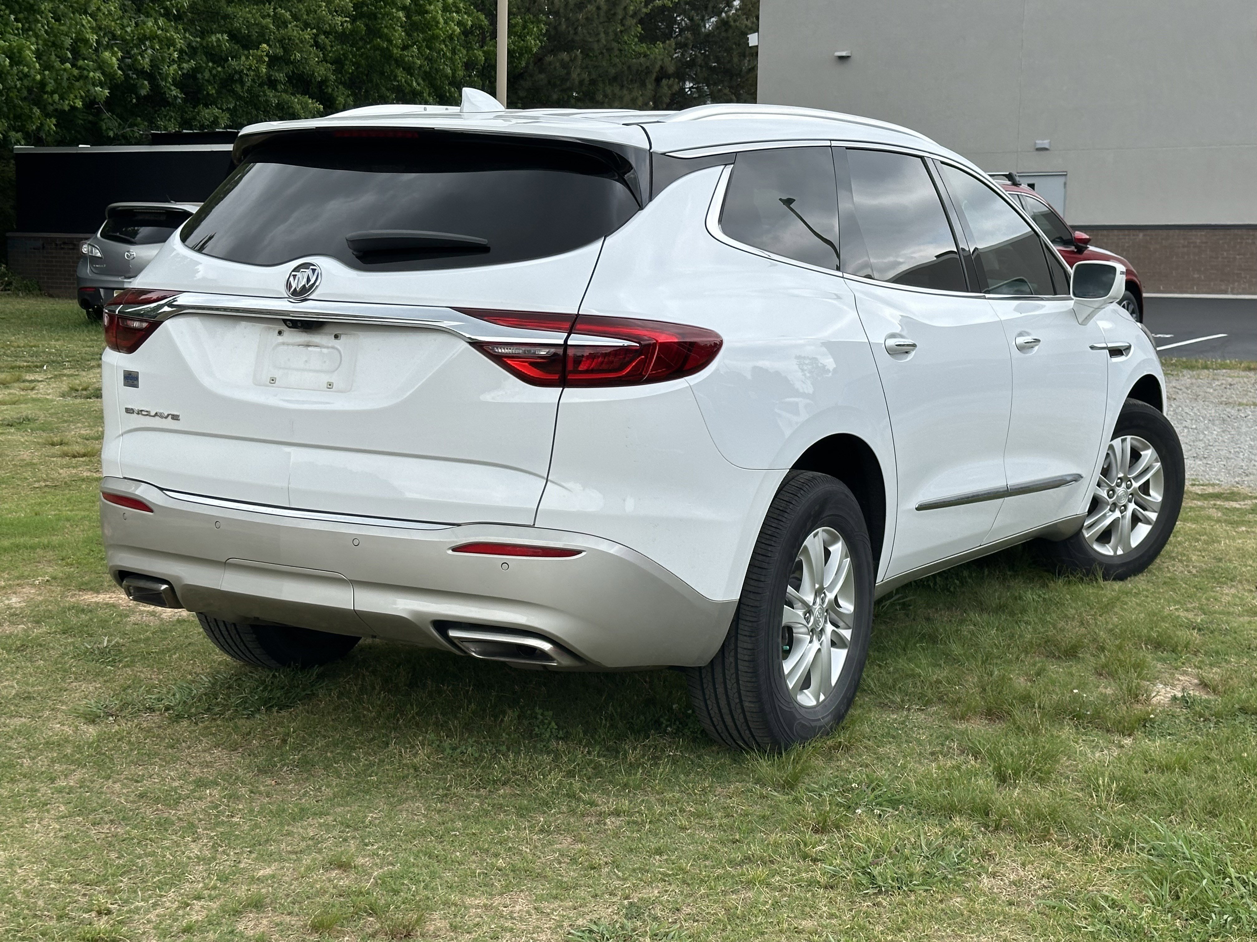 Used 2020 Buick Enclave Essence w/ Sound and Sites Package FWD image 3
