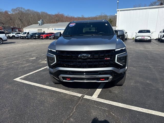 Used 2025 Chevrolet Suburban Z71 AWD/4WD image 3