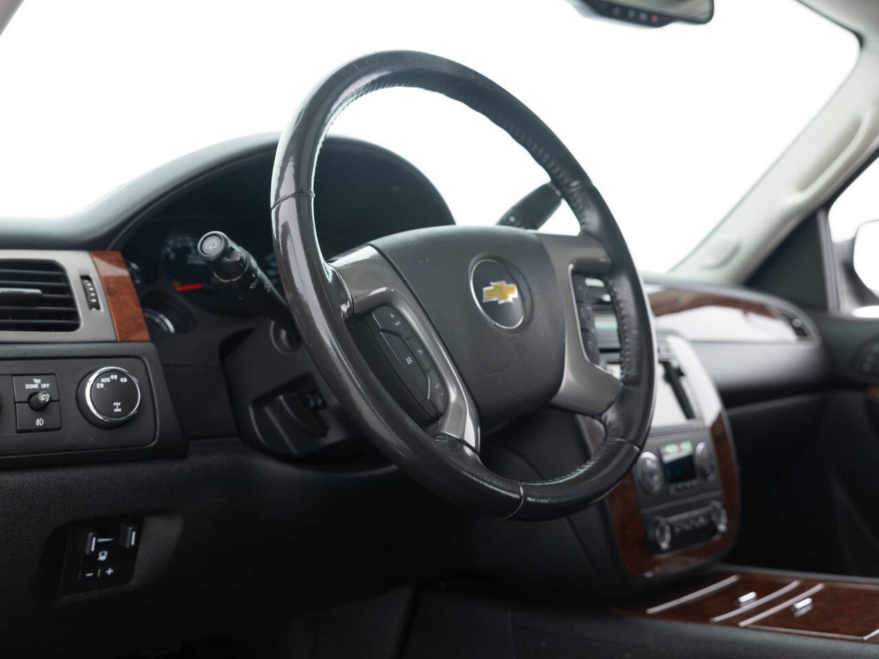 Used 2011 Chevrolet Tahoe LTZ AWD/4WD image 30