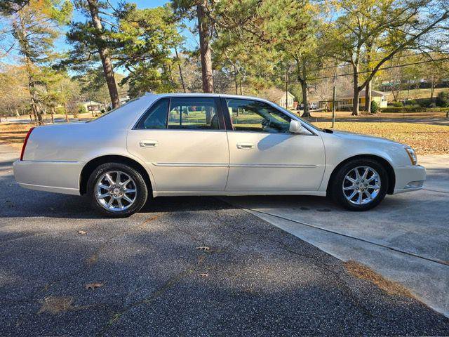 Used 2011 Cadillac DTS Luxury image 36