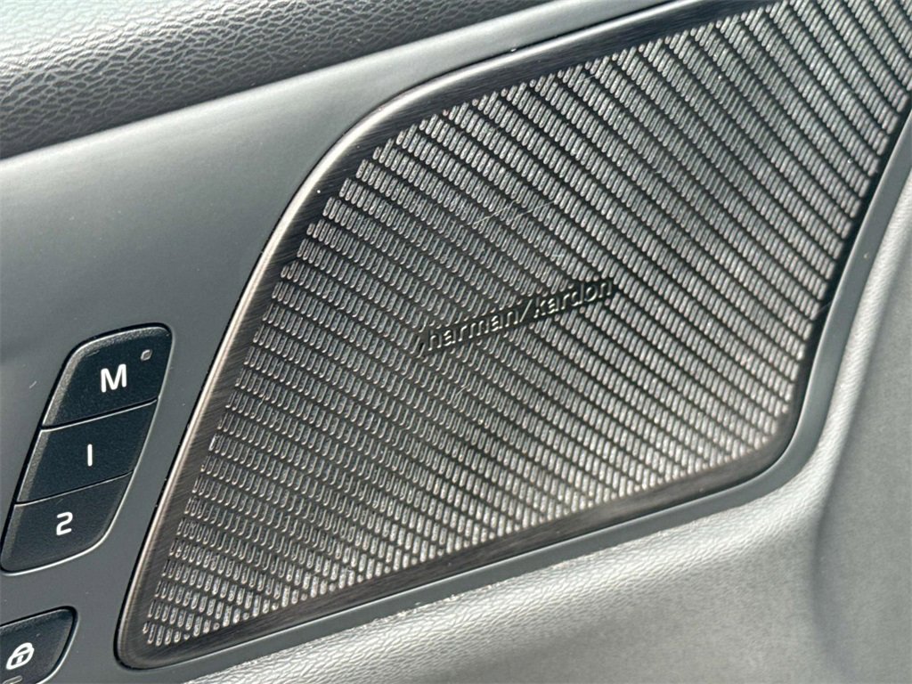 Used 2024 Volvo S60 B5 Plus image 20