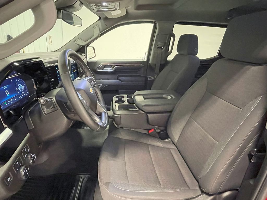 Used 2024 Chevrolet Silverado 1500 LT image 3