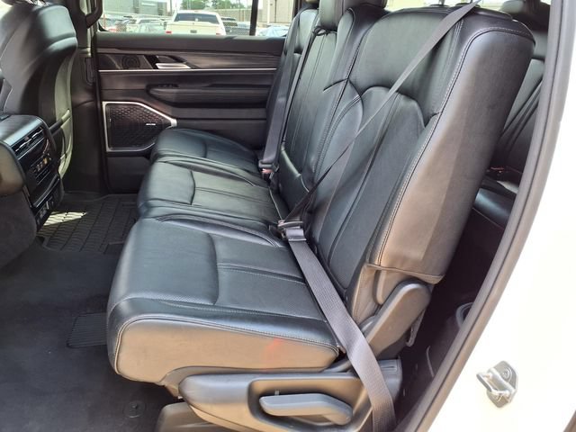 Used 2024 Jeep Wagoneer L Series II w/ Flexible Seating Group RWD image 10