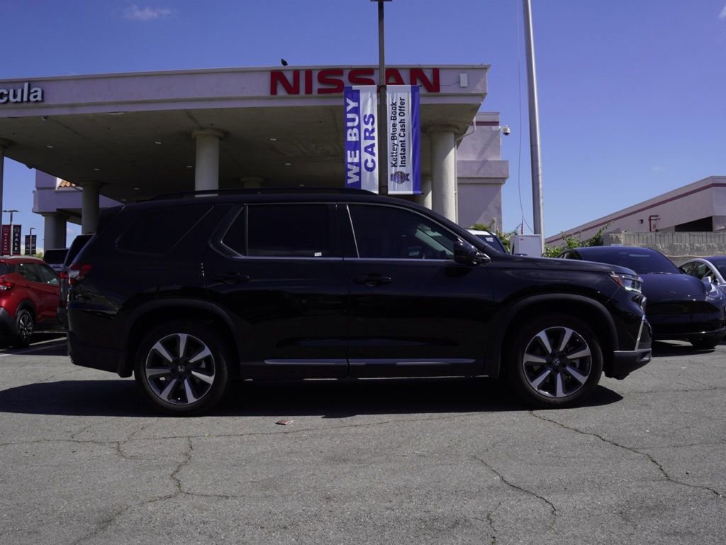 Used 2025 Honda Pilot Touring image 3