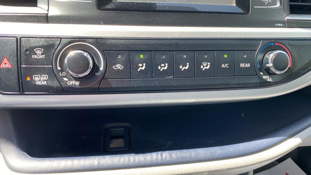 Used 2019 Toyota Highlander LE AWD/4WD image 17