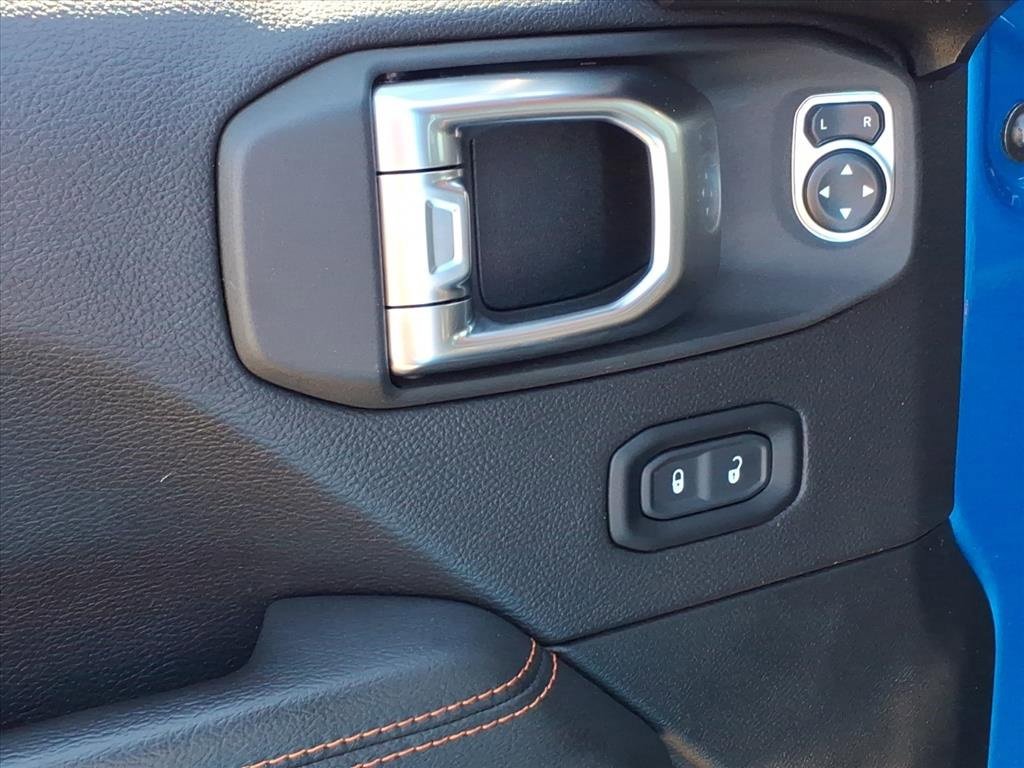 Used 2020 Jeep Gladiator Mojave w/ Dual Top Group image 4