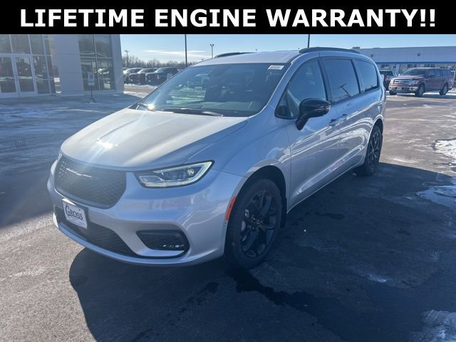 New 2026 Chrysler Pacifica Select w/ S Appearance Package image 4
