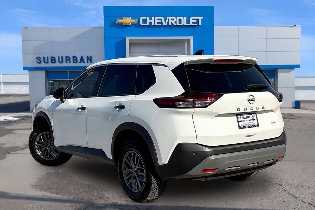 Used 2023 Nissan Rogue S AWD/4WD image 3