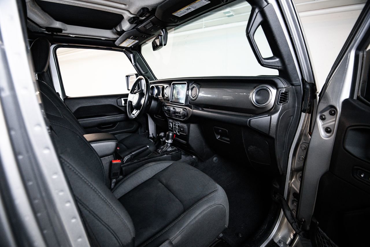 Used 2020 Jeep Wrangler Unlimited Sahara AWD/4WD image 27