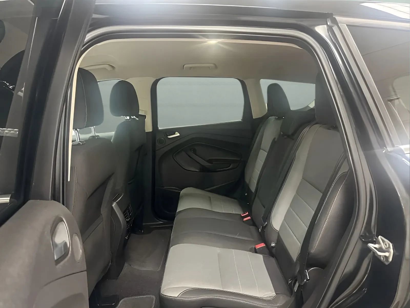 Used 2016 Ford Escape SE w/ Equipment Group 201A FWD image 11