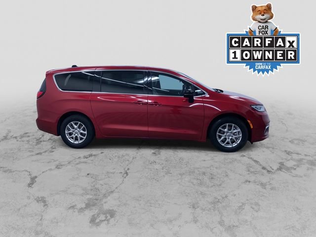 Used 2025 Chrysler Pacifica Select video 2