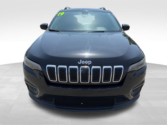 Used 2019 Jeep Cherokee Latitude Plus FWD image 2
