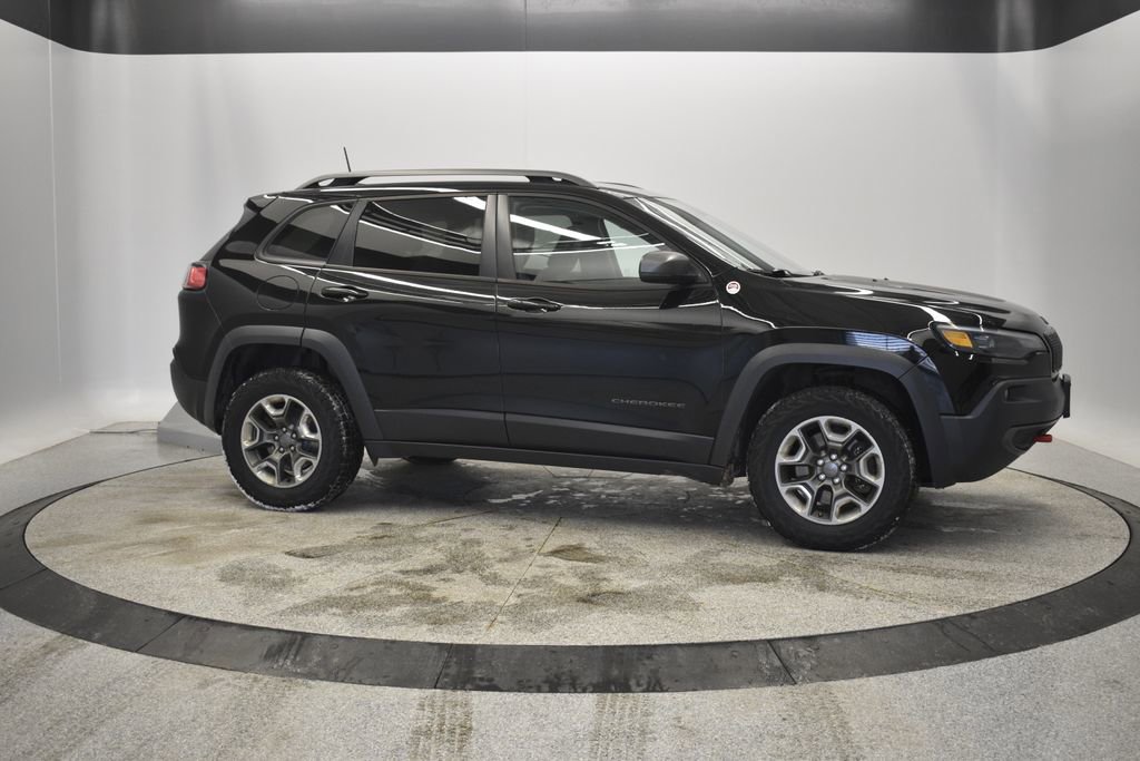 Used 2019 Jeep Cherokee Trailhawk w/ Cold Weather Group image 12