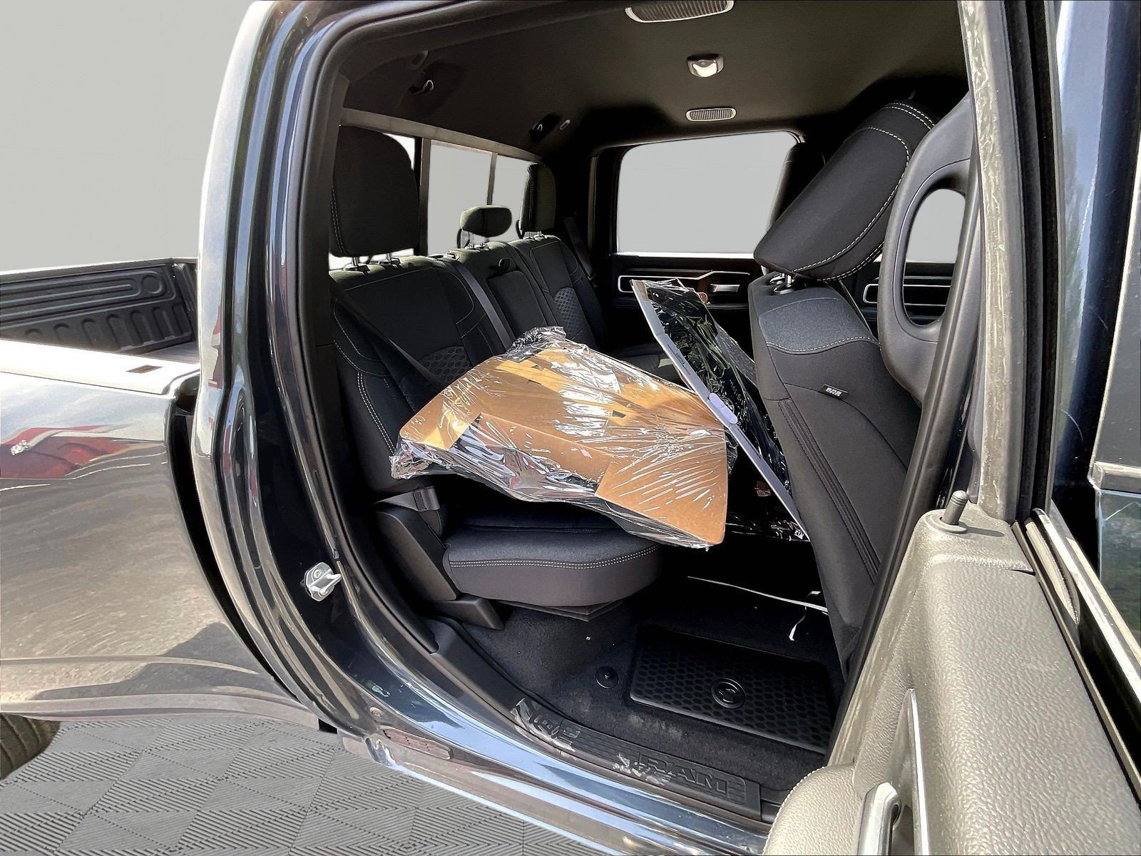 New 2026 RAM 3500 Big Horn AWD/4WD image 19