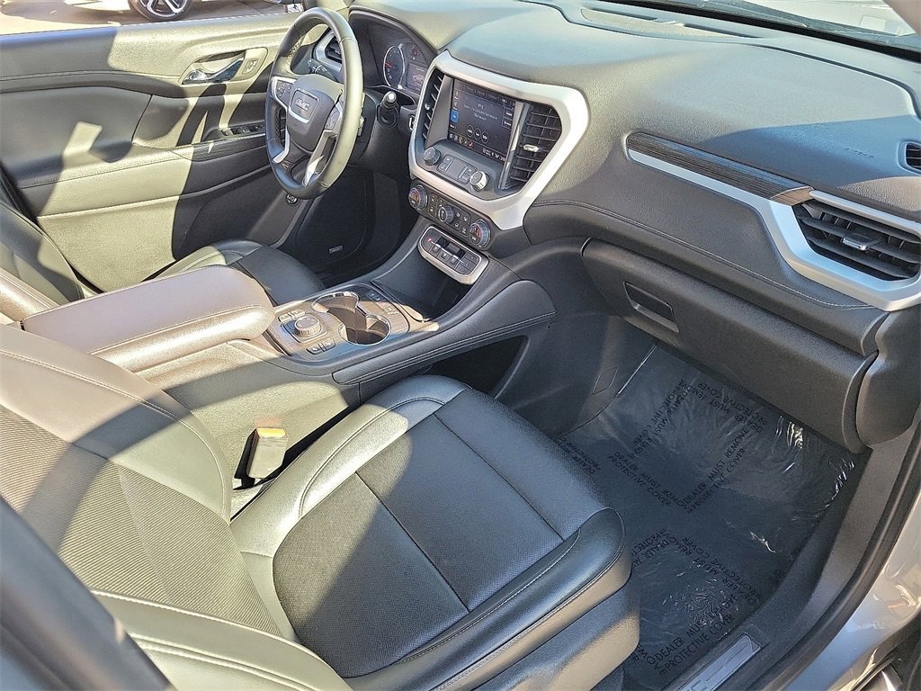 Used 2023 GMC Acadia SLT image 18