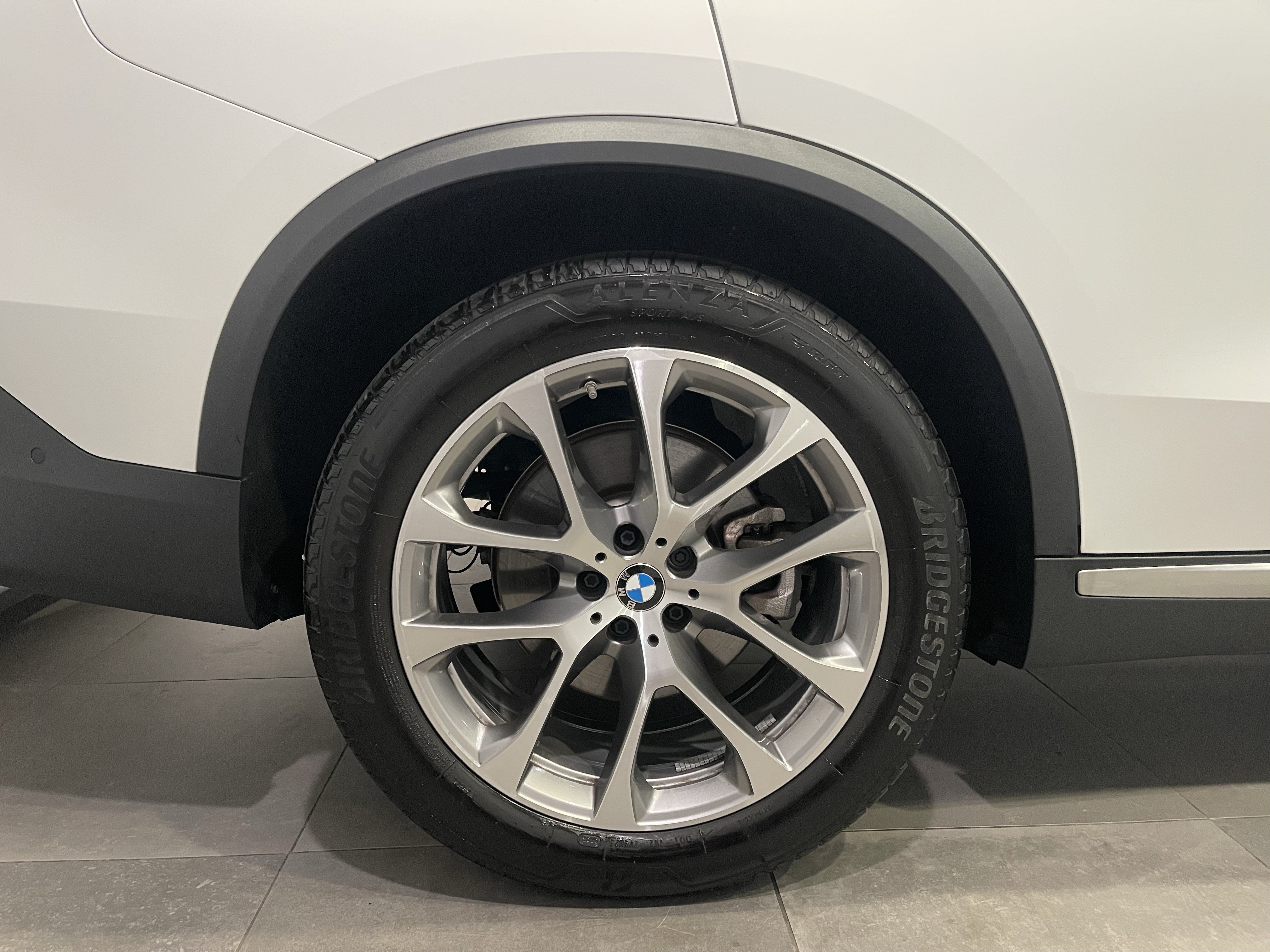 Used 2026 BMW X5 xDrive40i w/ Premium Package AWD/4WD image 9