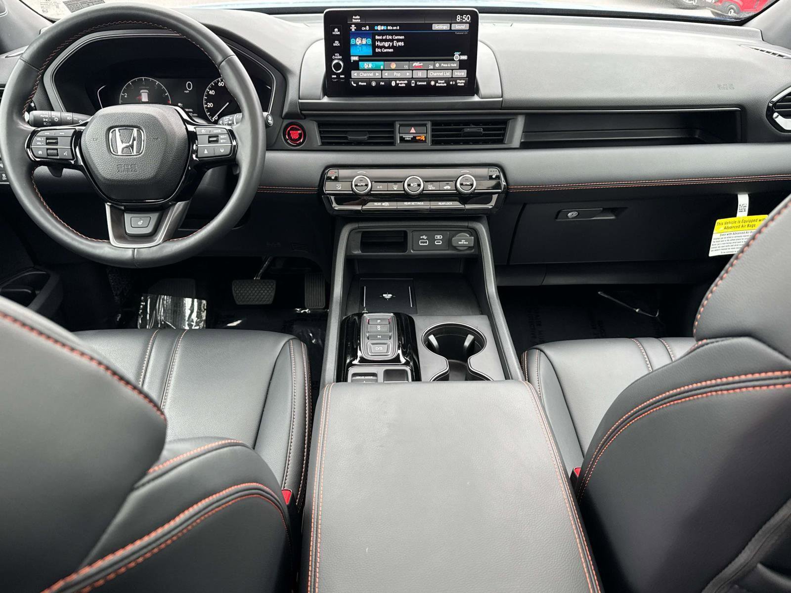 Used 2025 Honda Pilot TrailSport image 2