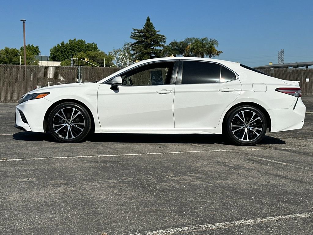 Used 2018 Toyota Camry SE FWD image 6