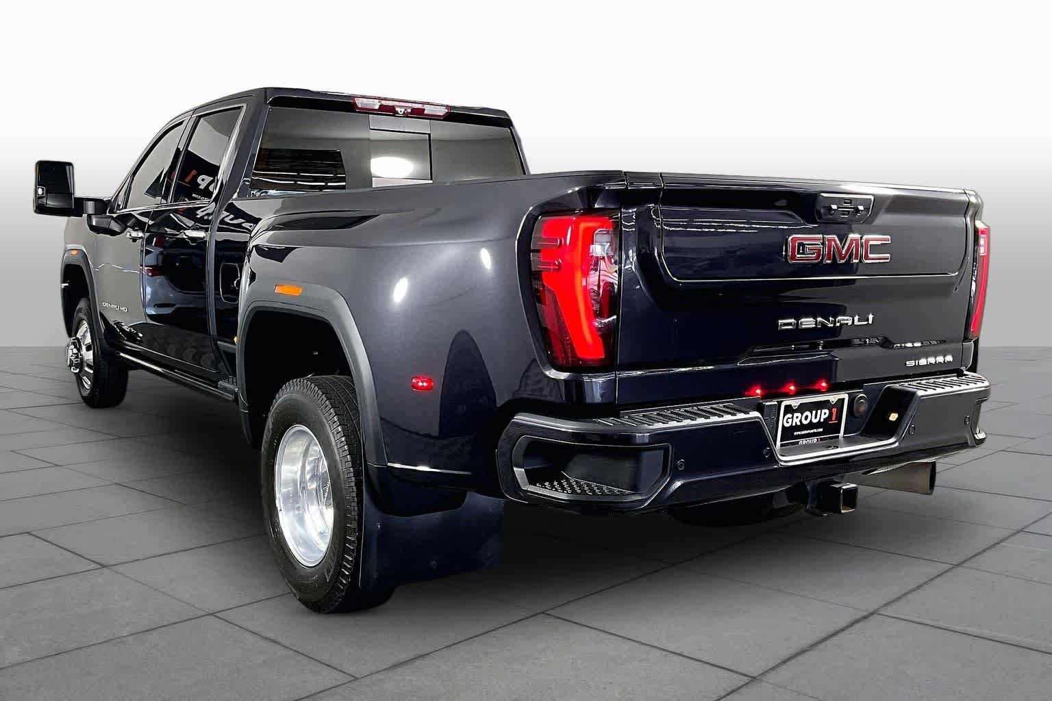 Used 2024 GMC Sierra 3500 Denali w/ Denali Reserve Package AWD/4WD image 12