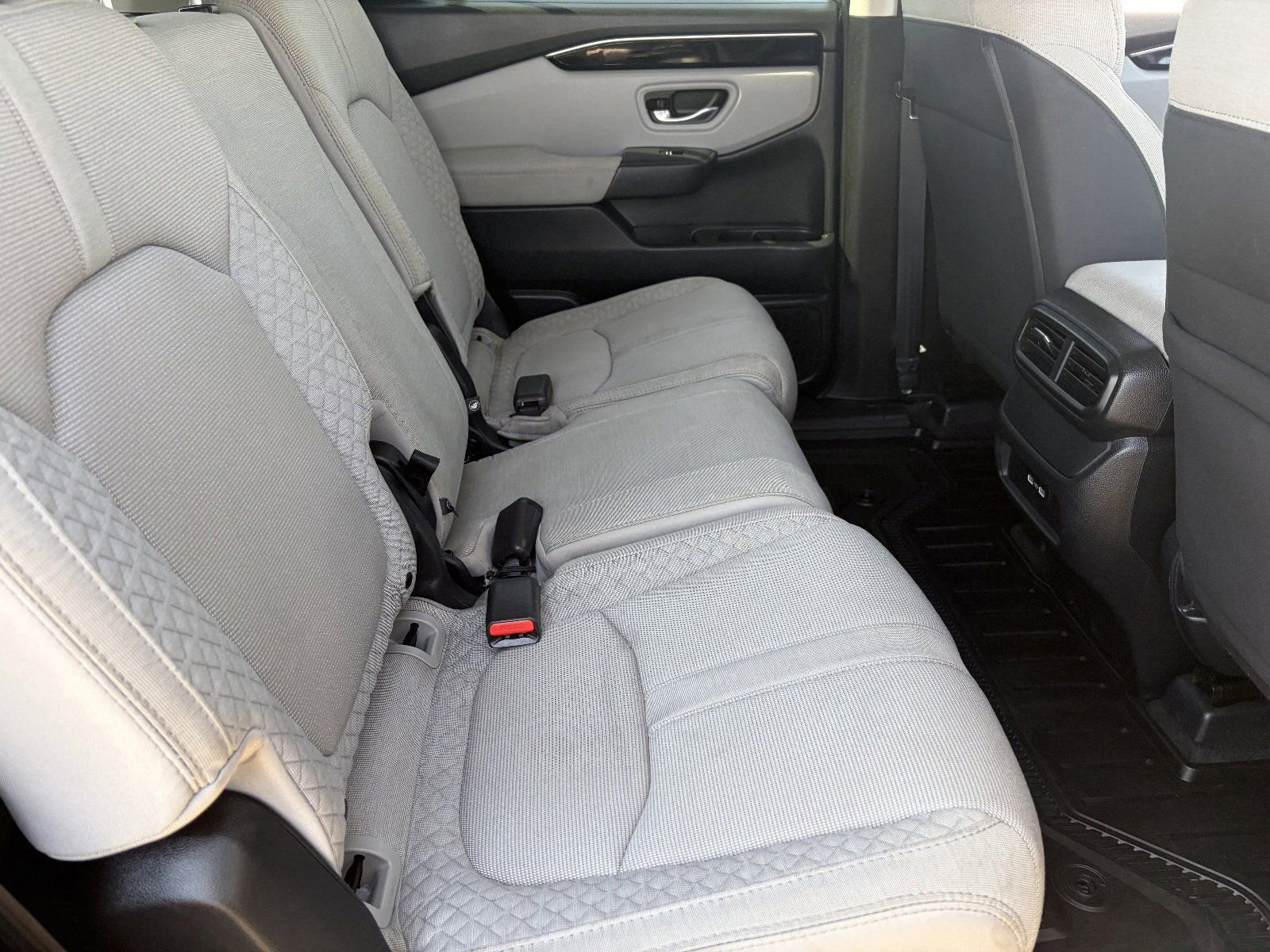 Used 2023 Honda Pilot LX image 14