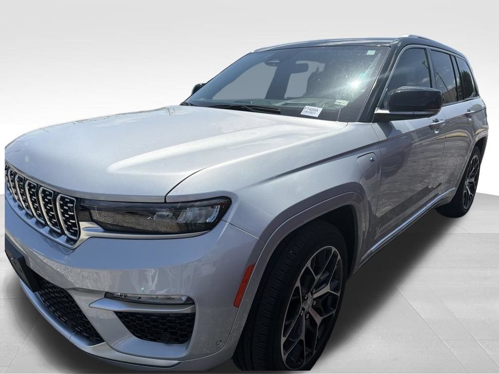 Used 2022 Jeep Grand Cherokee Summit AWD/4WD image 3