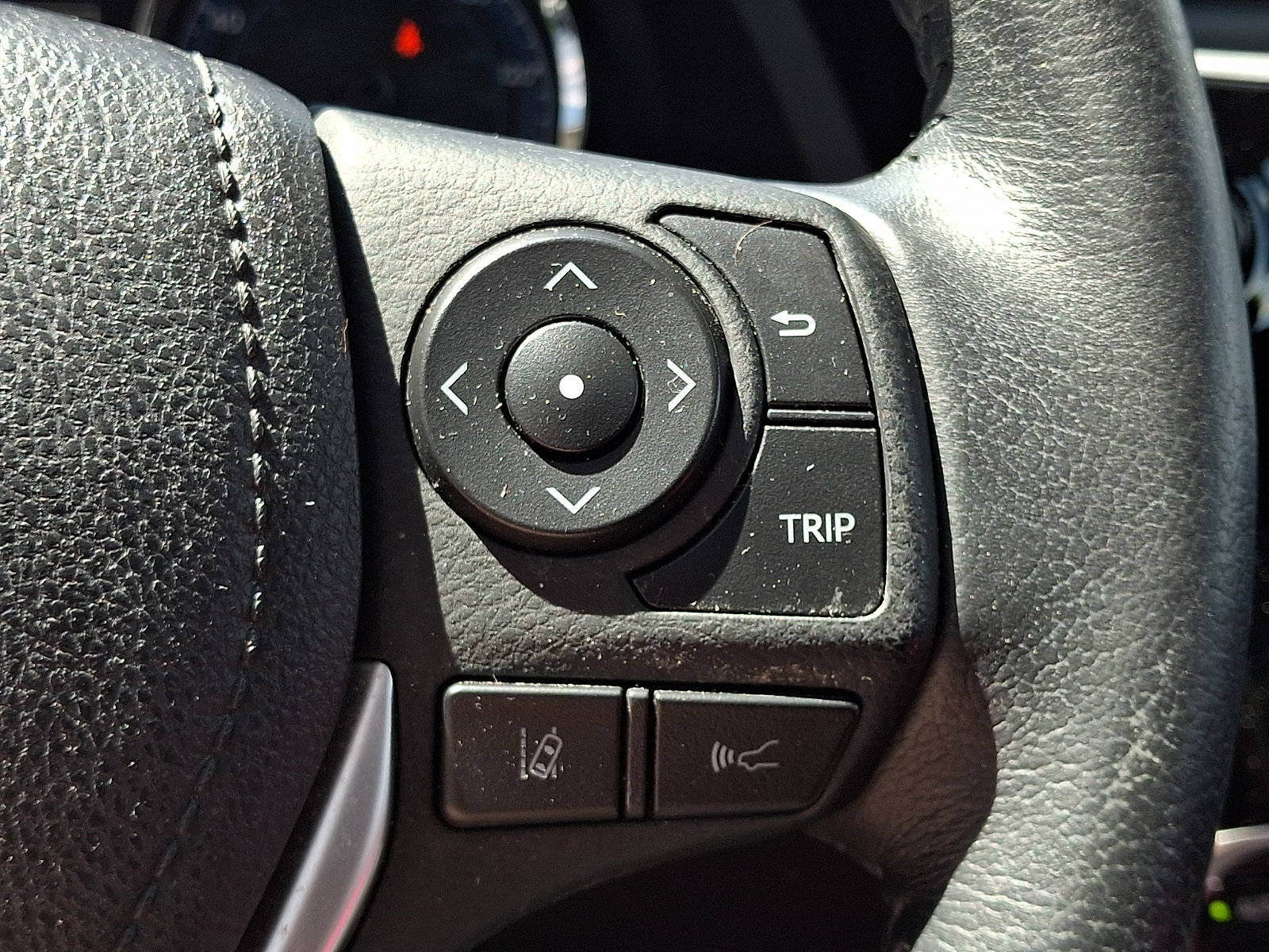 Used 2019 Toyota Corolla SE w/ SE Premium Package FWD image 24