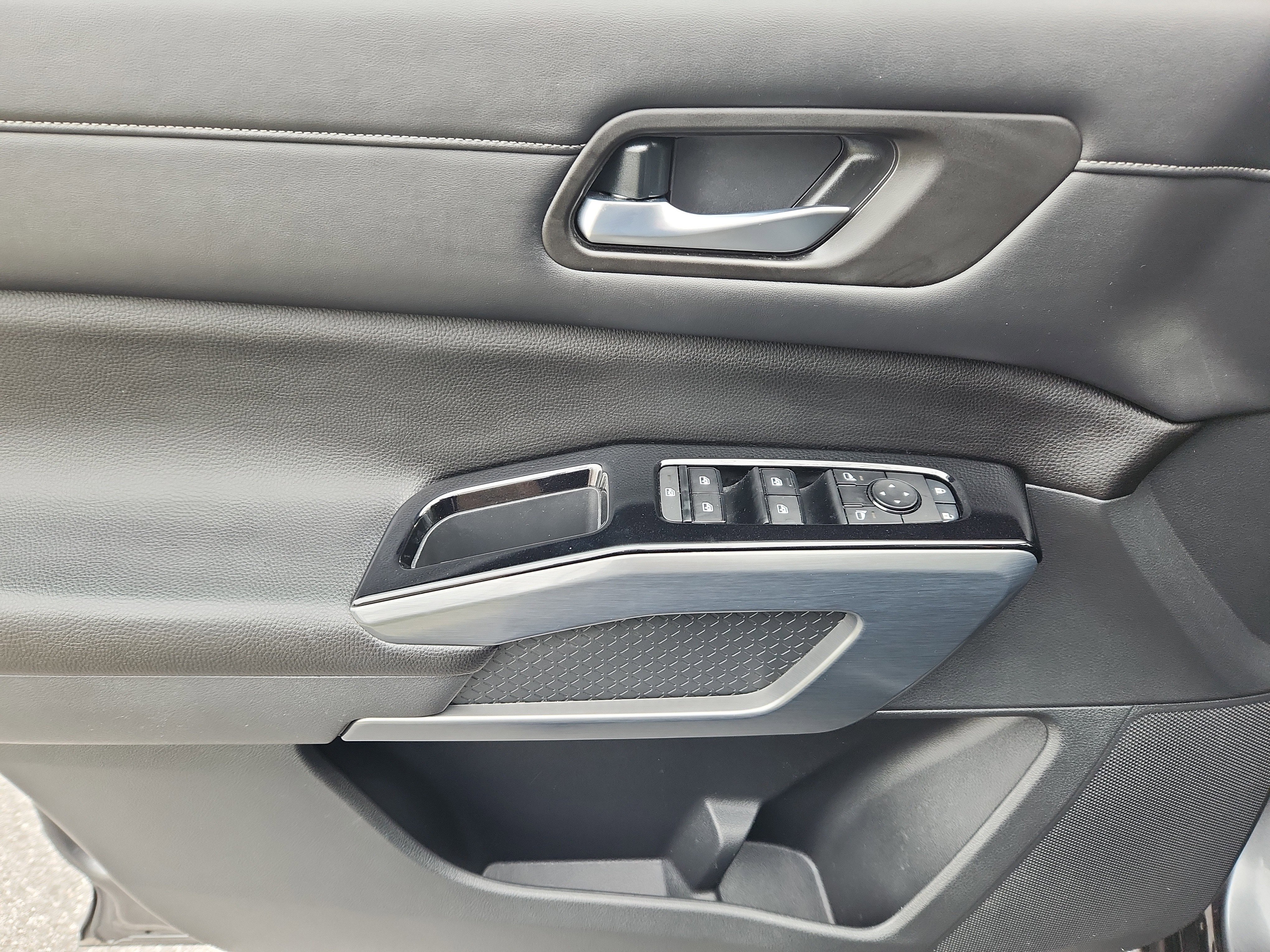 Used 2022 Nissan Pathfinder SL w/ SL Premium Package image 25