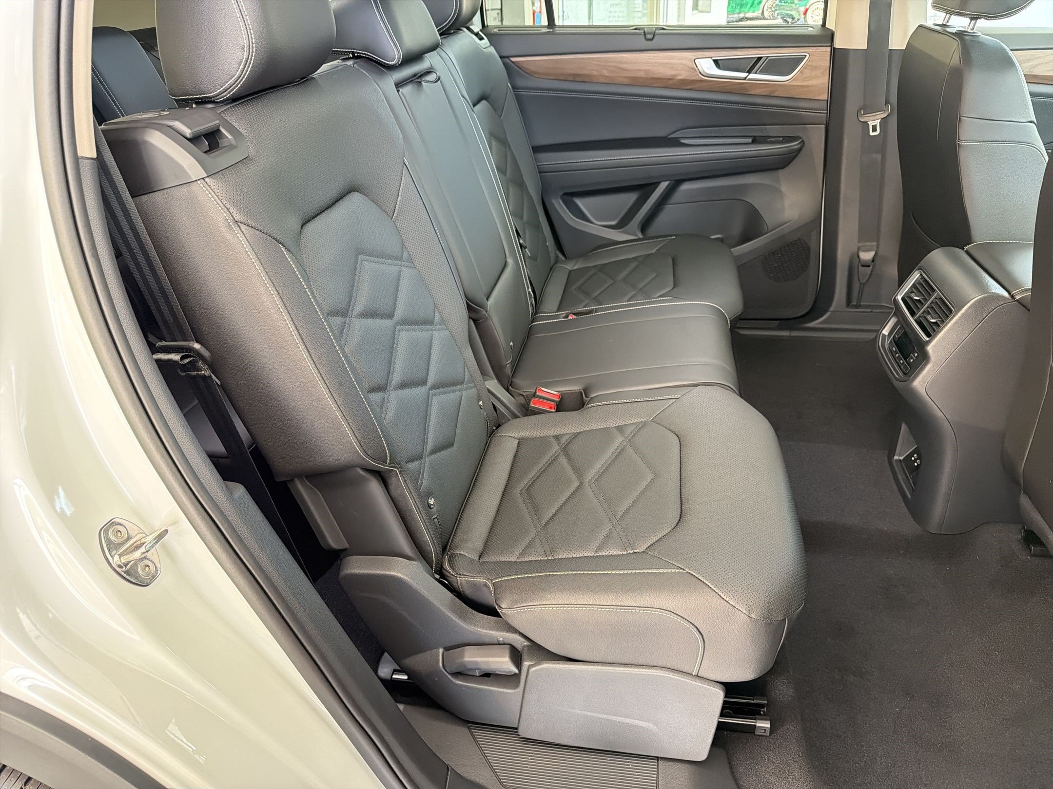 New 2026 Volkswagen Atlas SE FWD image 29