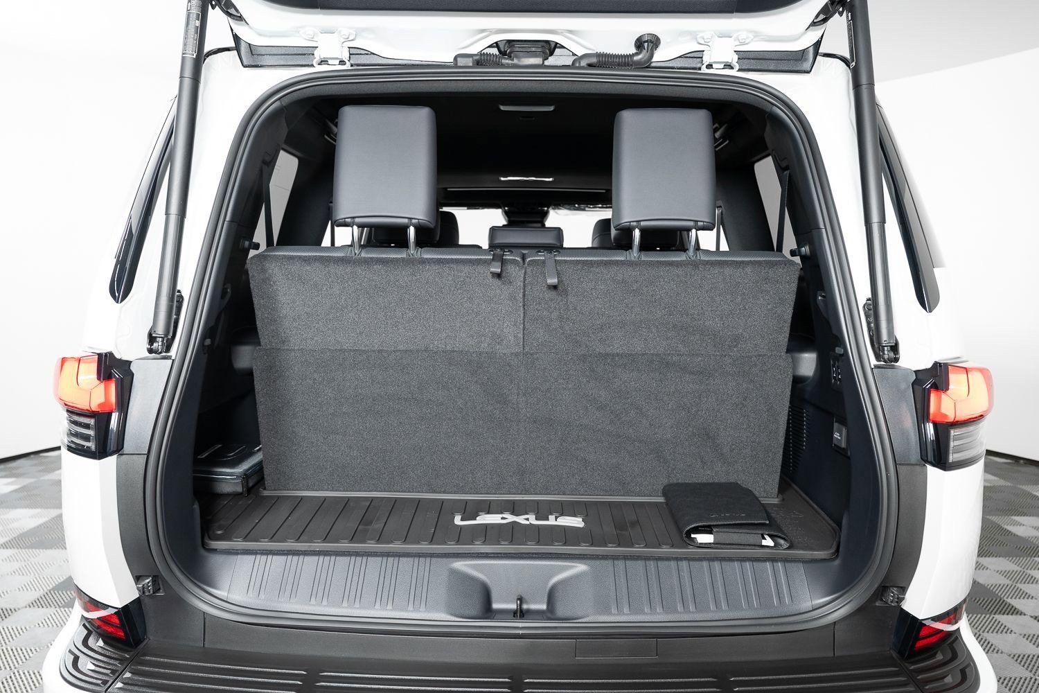 Used 2026 Lexus GX 550 w/ Accessory Package (2T) image 39