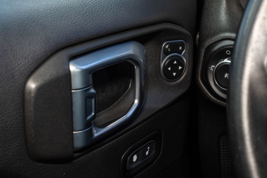 Used 2020 Jeep Wrangler Unlimited Sahara AWD/4WD image 24
