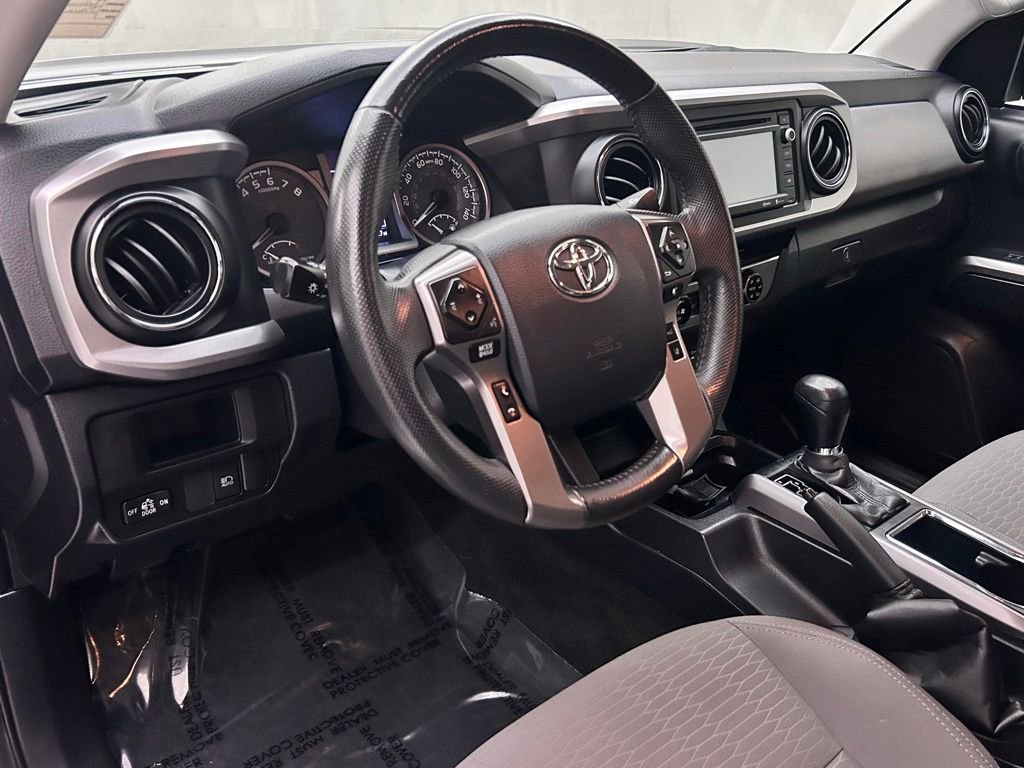Used 2018 Toyota Tacoma SR5 AWD/4WD image 11