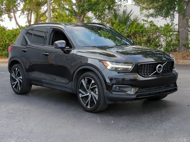 Used 2022 Volvo XC40 T5 R-Design w/ Advanced Package AWD/4WD image 3