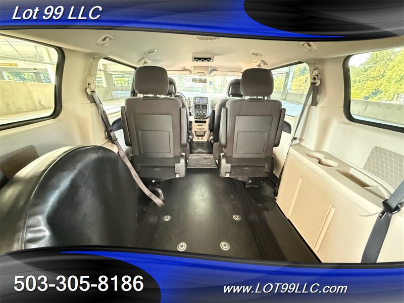 Used 2018 Dodge Grand Caravan SE w/ Power Convenience Group I FWD image 40
