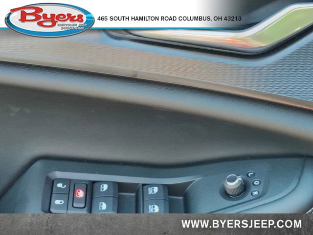 New 2025 Jeep Grand Cherokee Altitude image 13