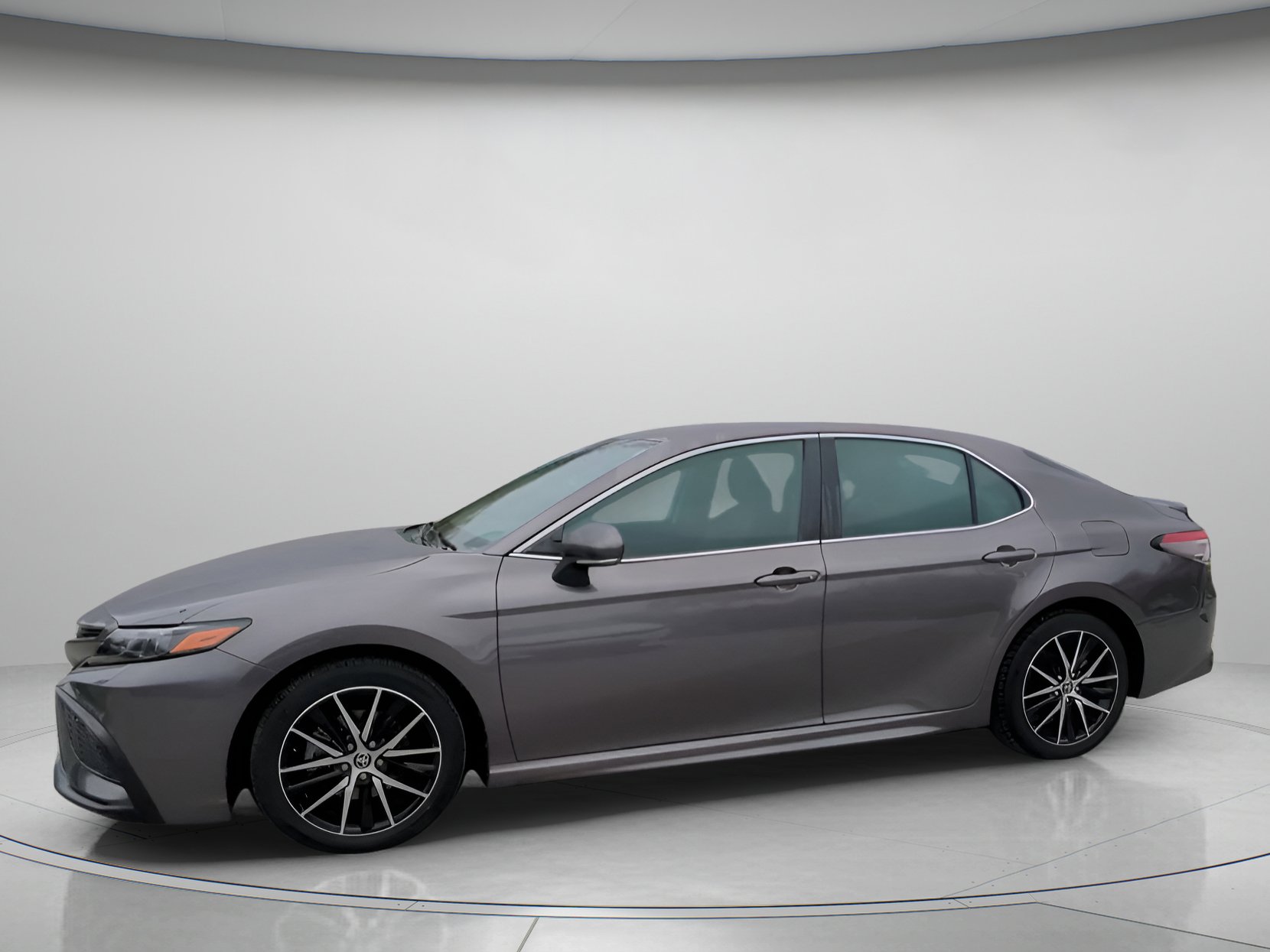 Used 2022 Toyota Camry SE w/ Carpet Mat Package (TMS) image 11