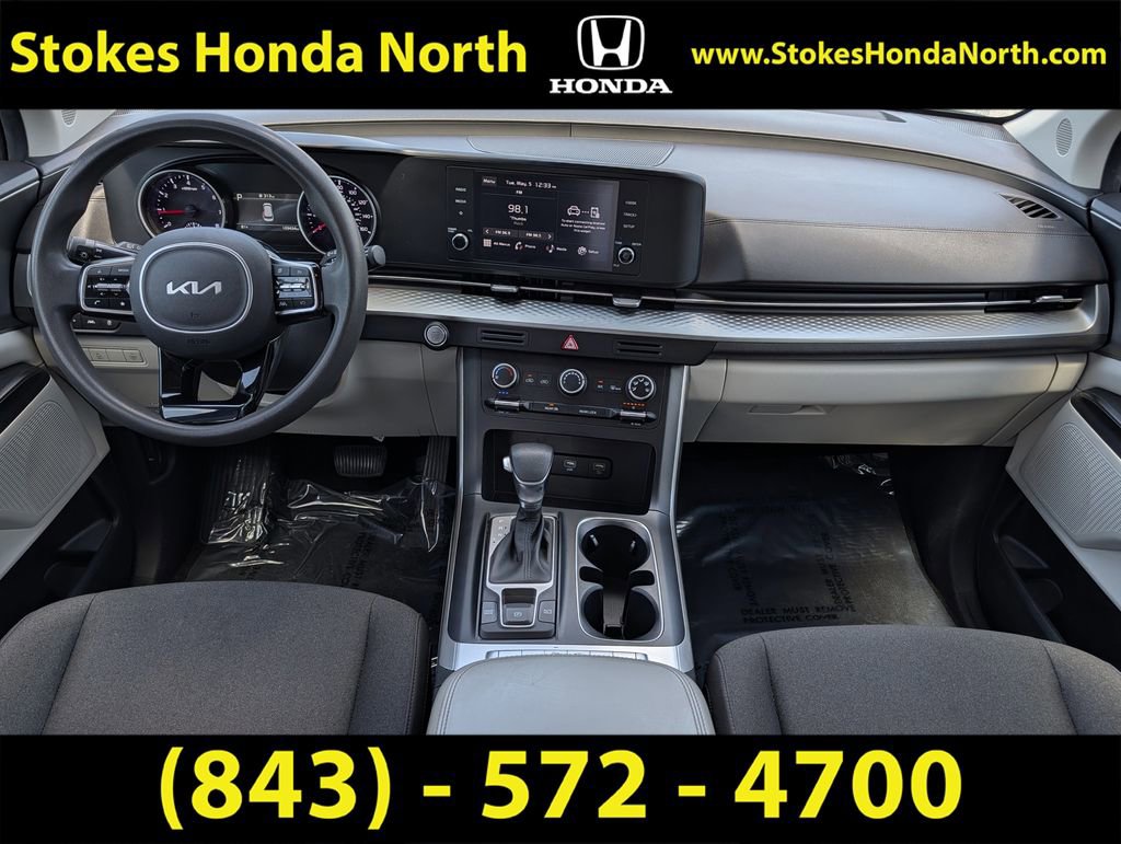 Used 2023 Kia Carnival LX FWD image 20