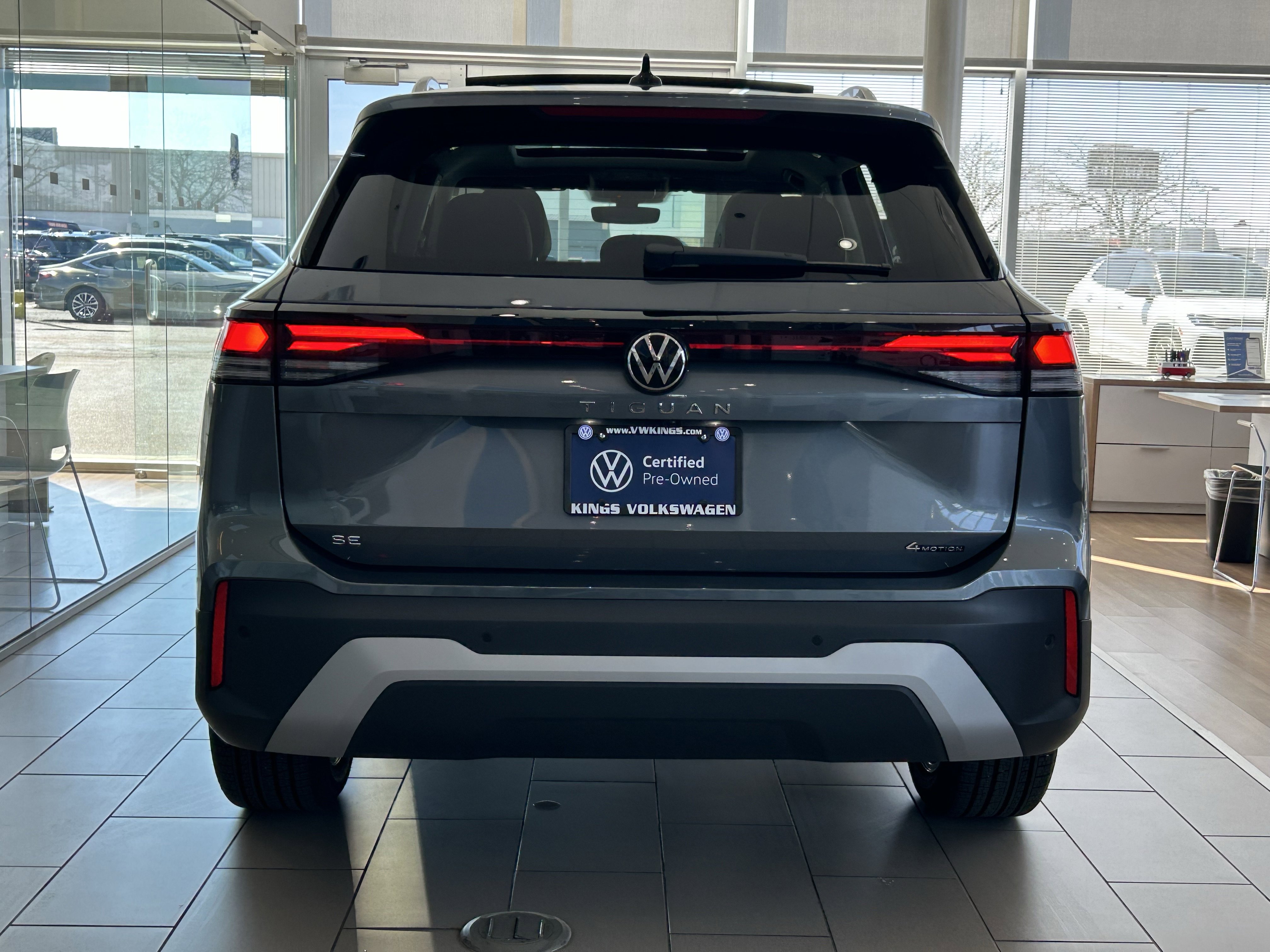 Certified 2025 Volkswagen Tiguan SE image 5