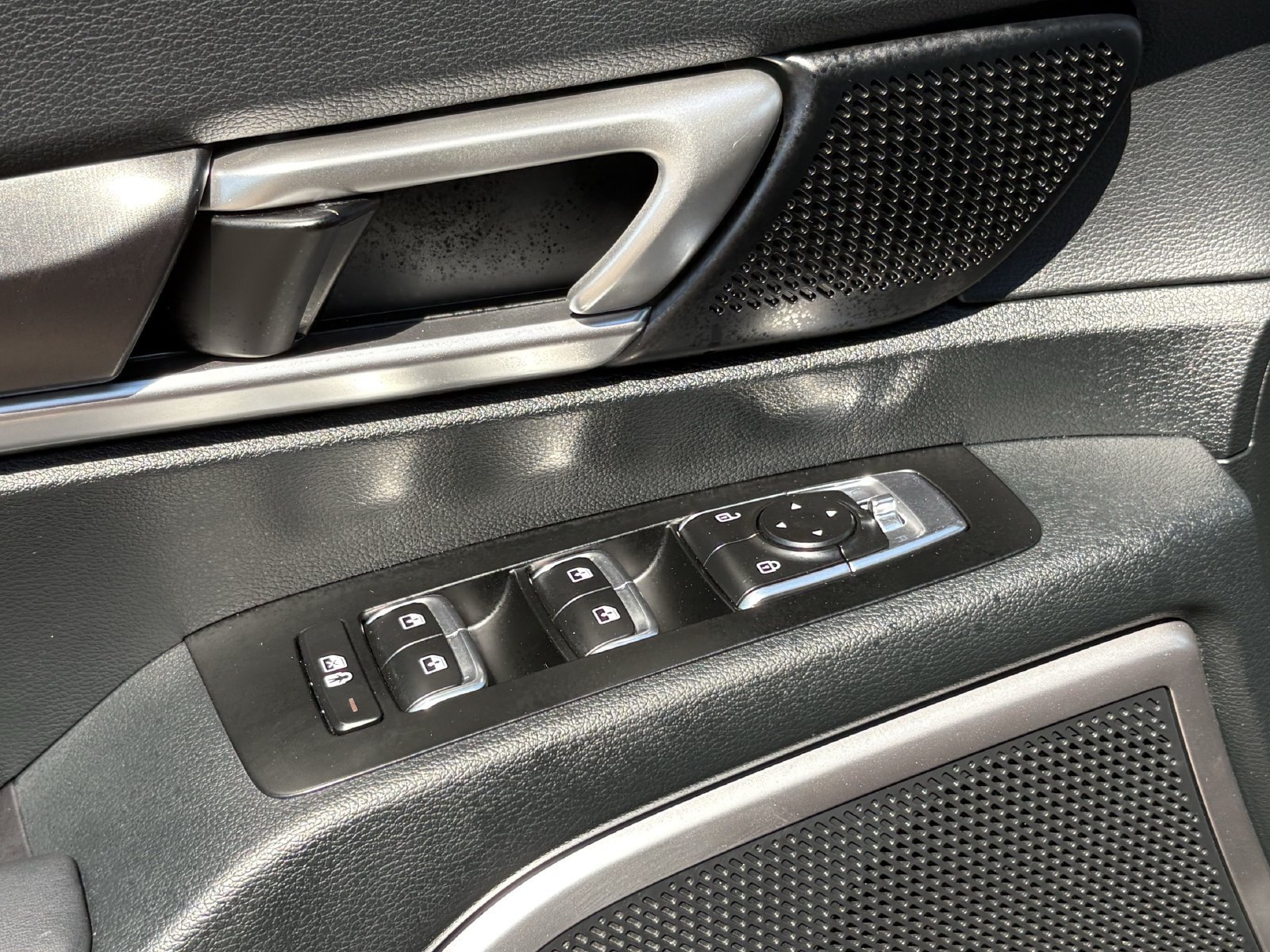 Used 2025 Kia Telluride S FWD image 23