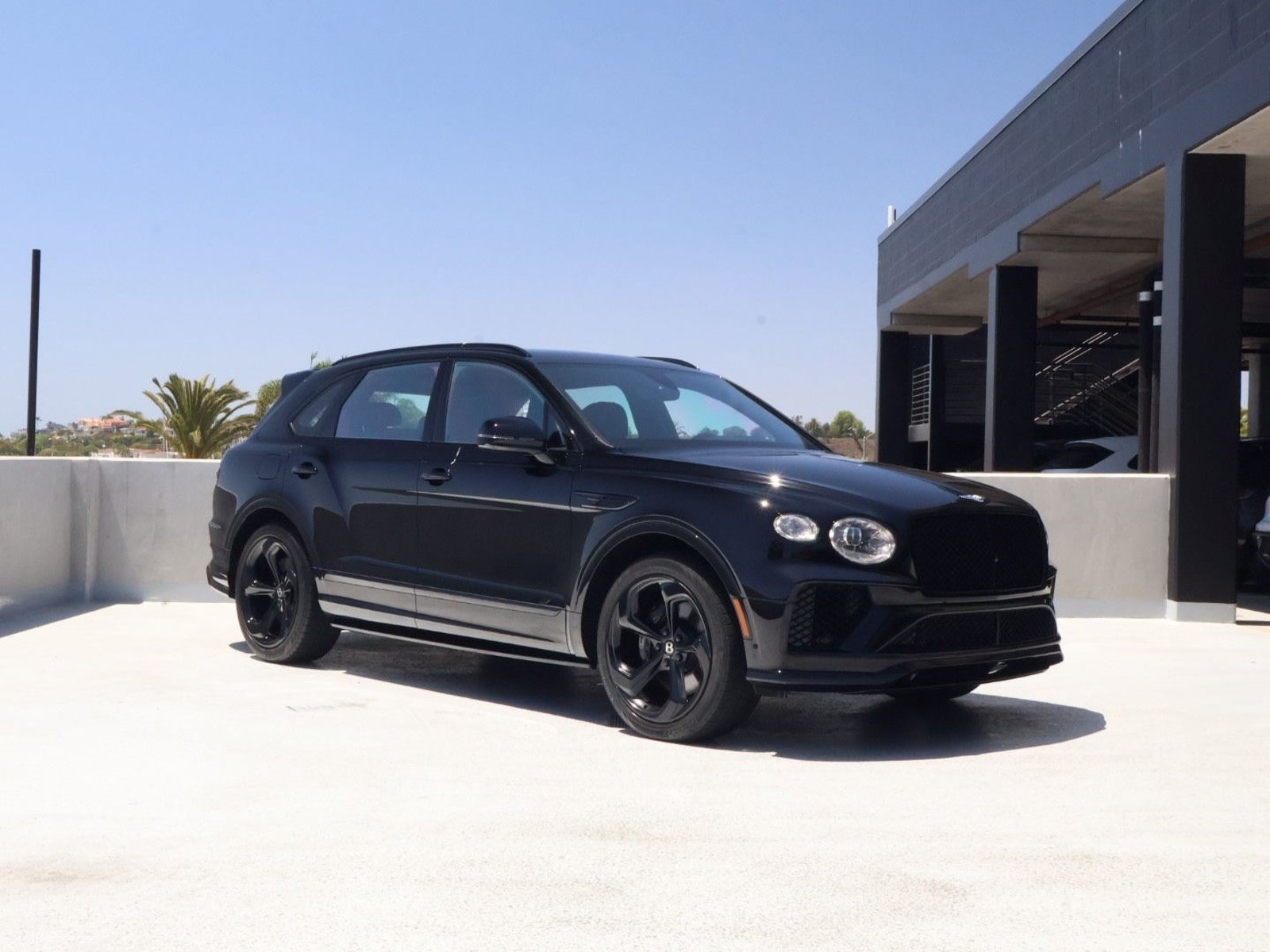 Certified 2022 Bentley Bentayga AWD/4WD image 1