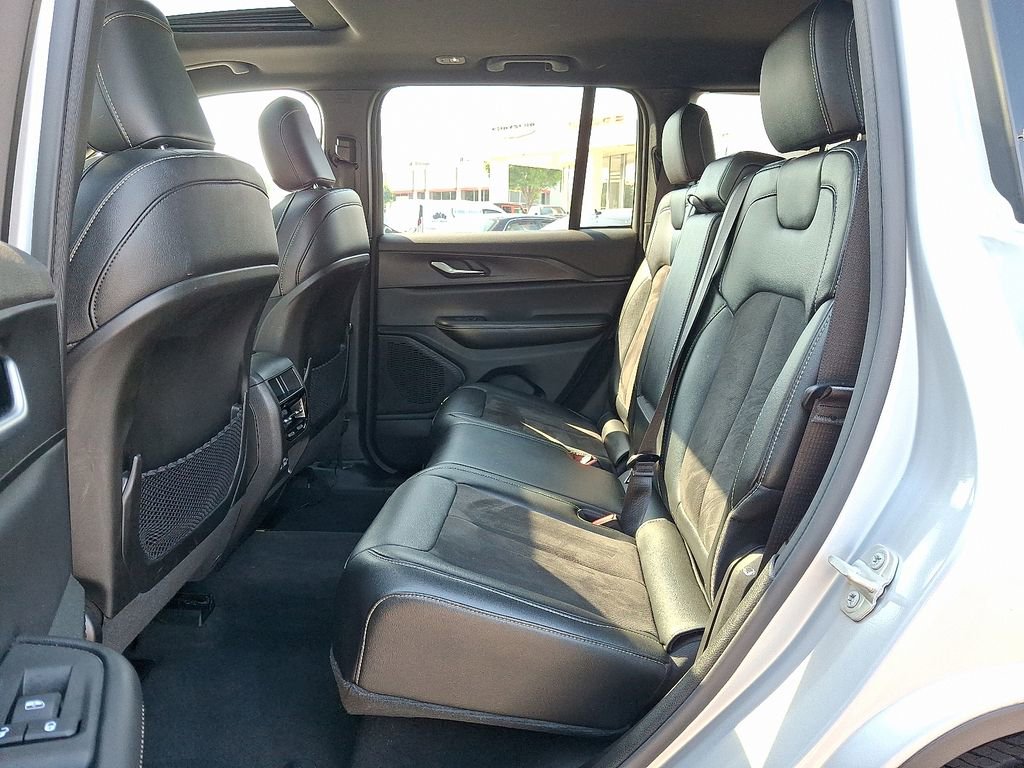 Certified 2024 Jeep Grand Cherokee Altitude AWD/4WD image 10