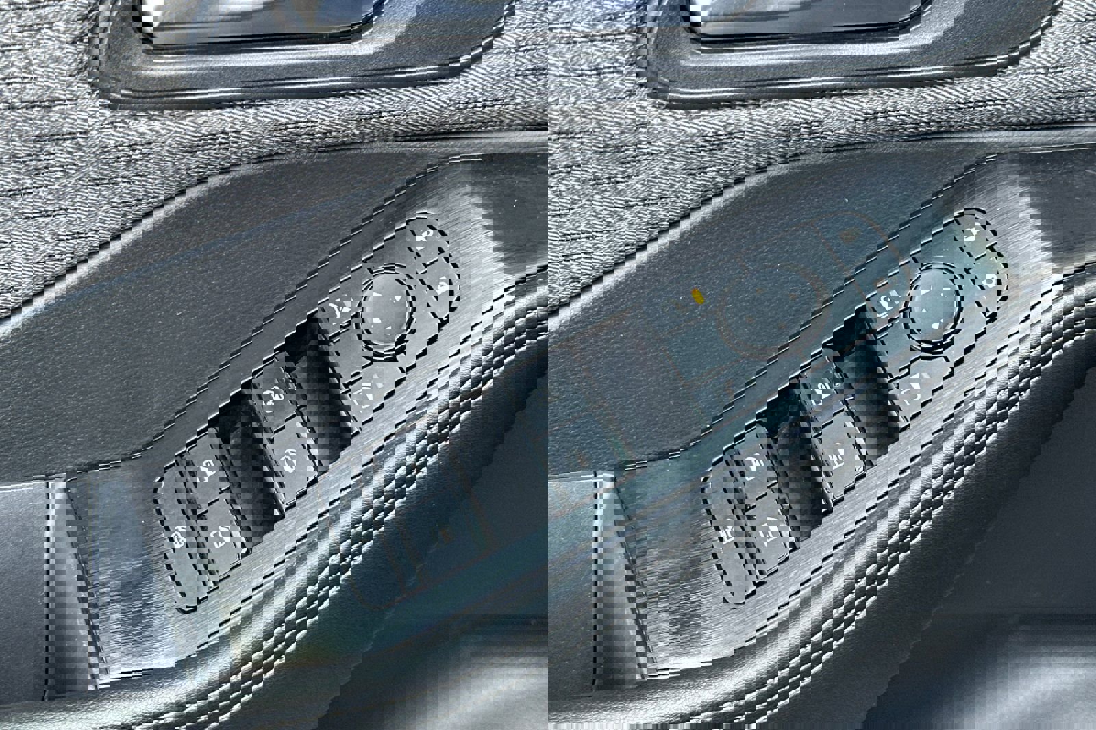 Used 2023 Nissan Rogue SV image 12